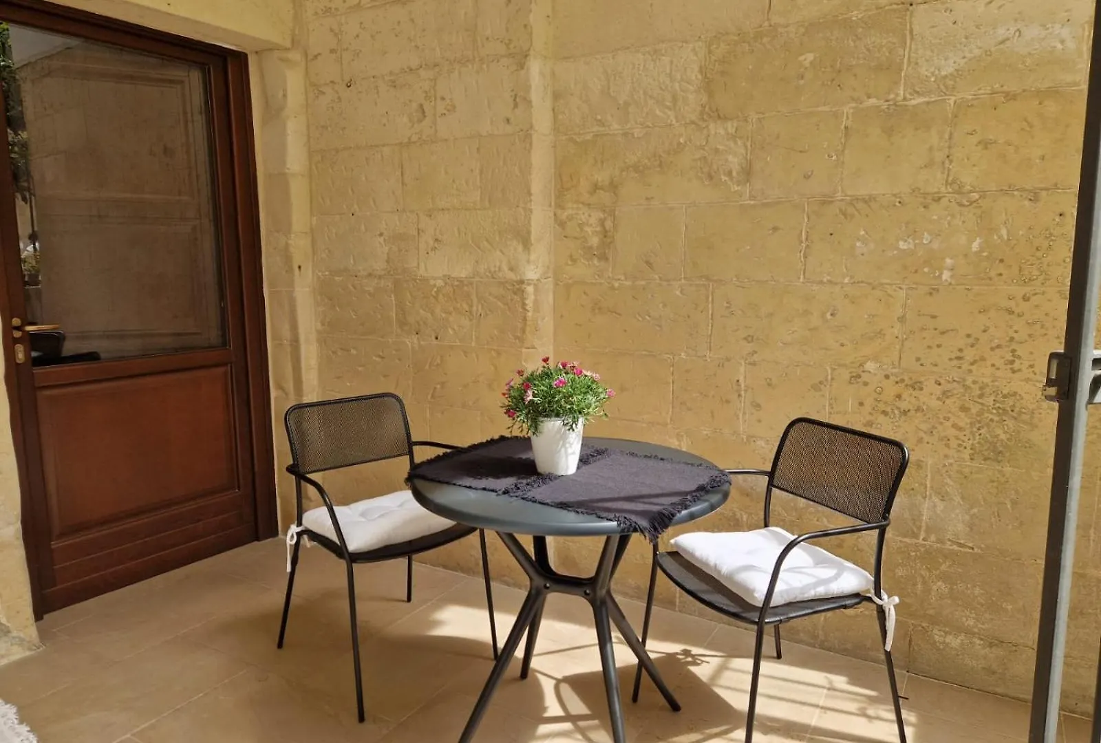 Apartment Al Centro Di Lecce Appartamento Le Due Rose-Con Patio Privato