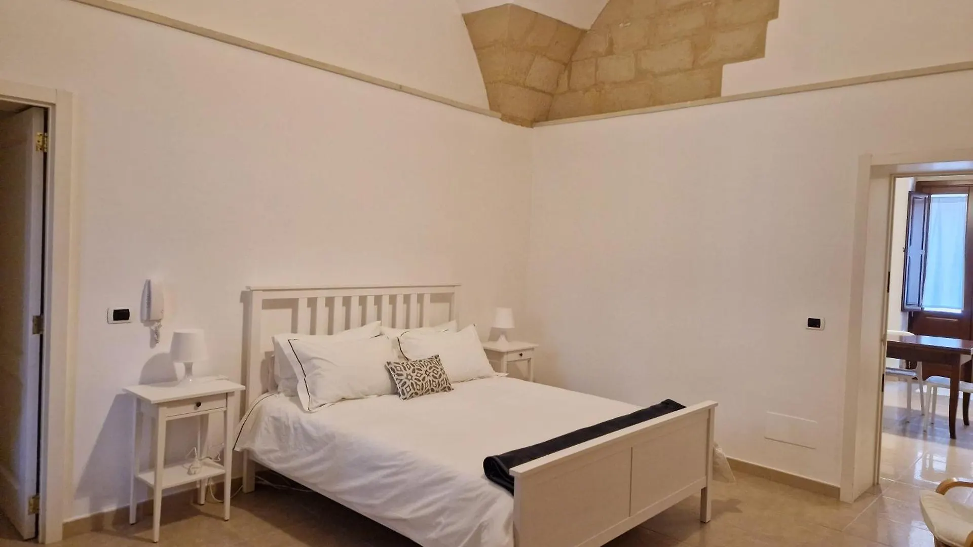 Al Centro Di Lecce Appartamento Le Due Rose-Con Patio Privato 0*,  Italy