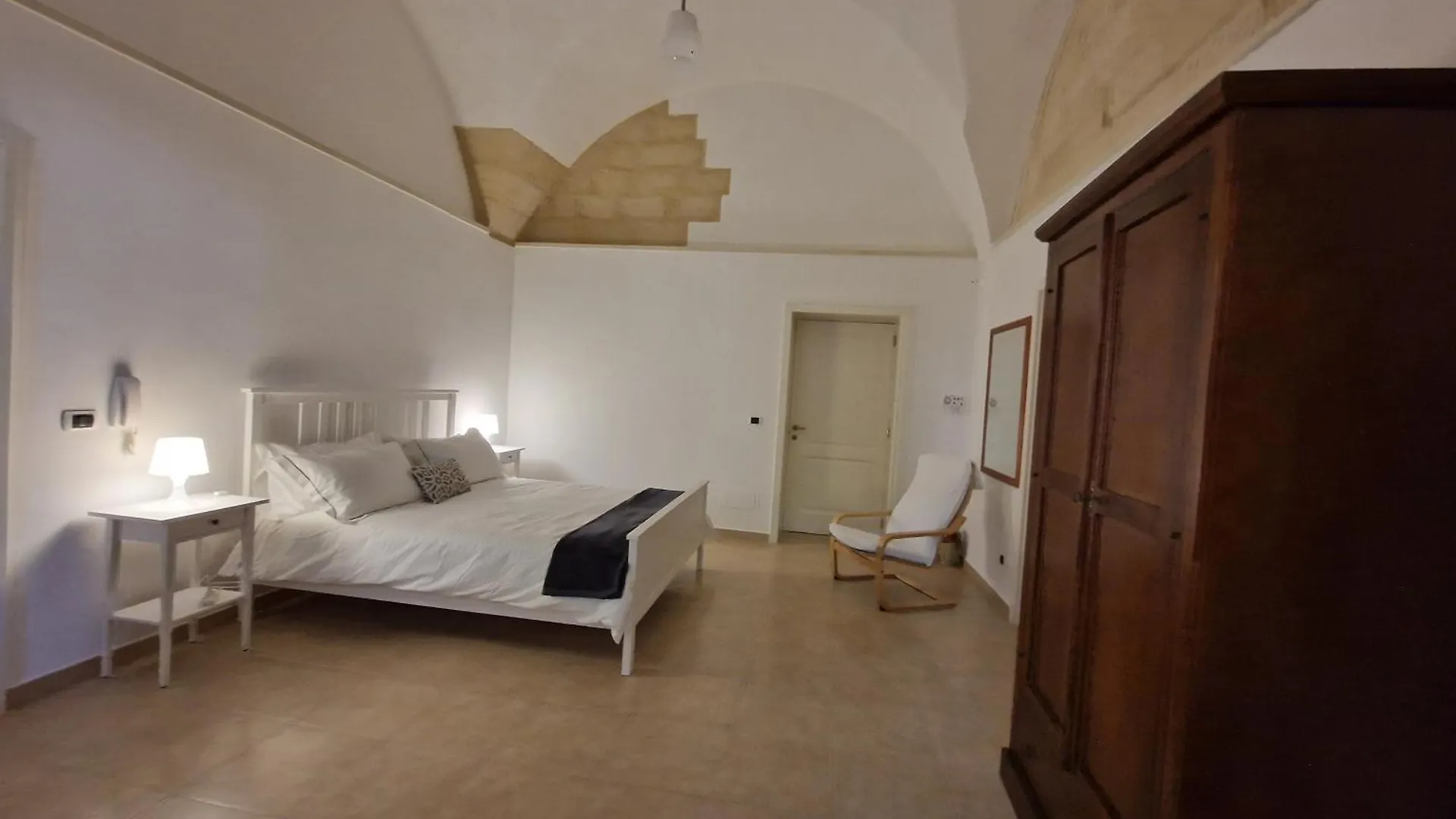 Apartment Al Centro Di Lecce Appartamento Le Due Rose-Con Patio Privato Italy