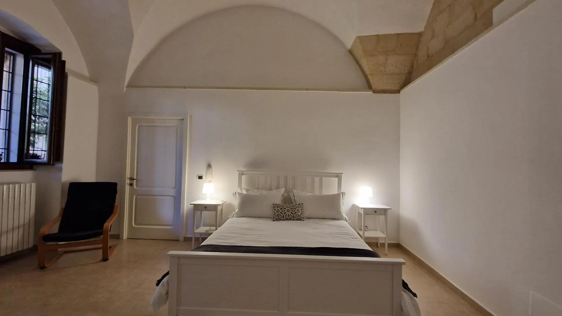 Al Centro Di Lecce Appartamento Le Due Rose-Con Patio Privato