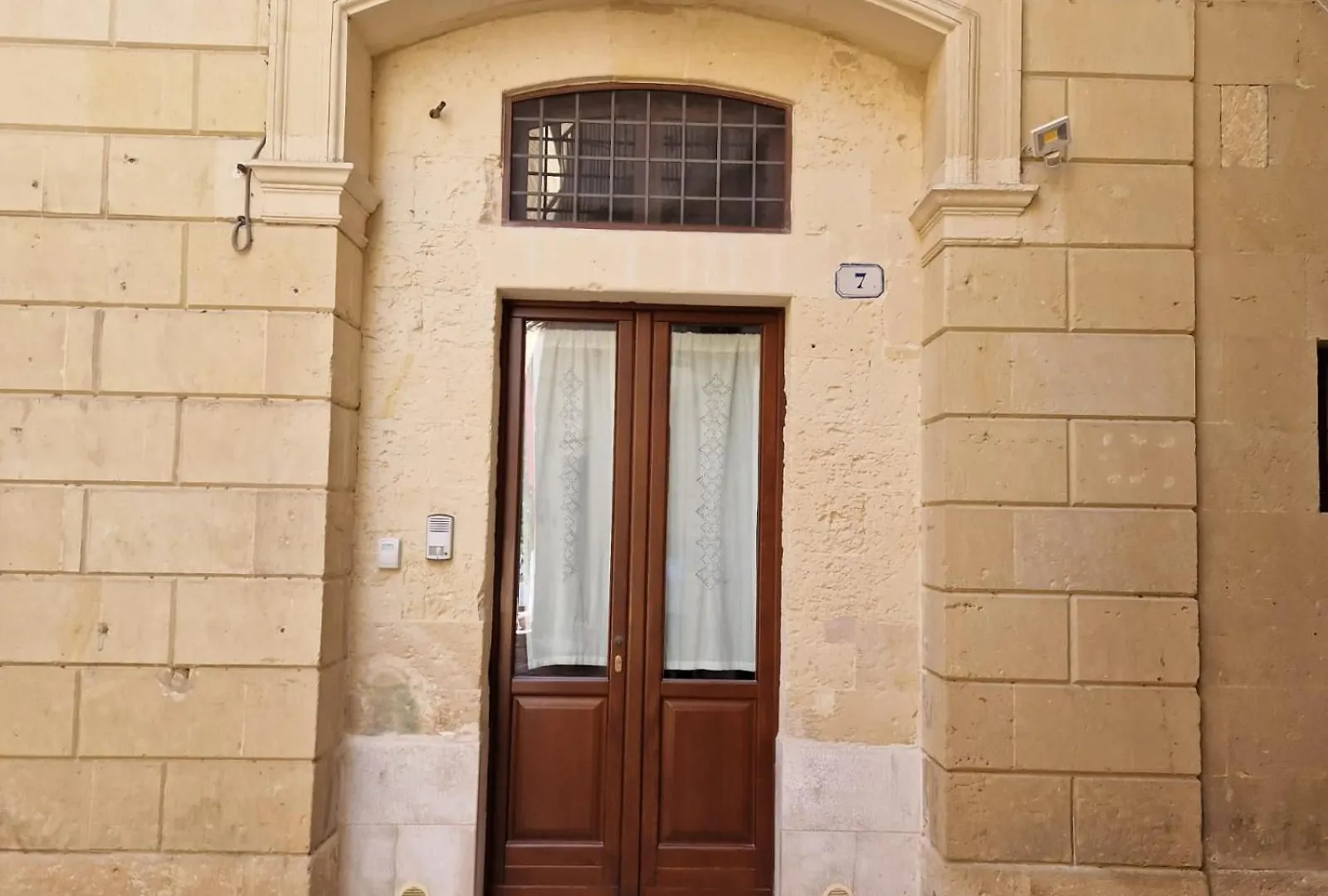 Al Centro Di Lecce Appartamento Le Due Rose-Con Patio Privato Apartment