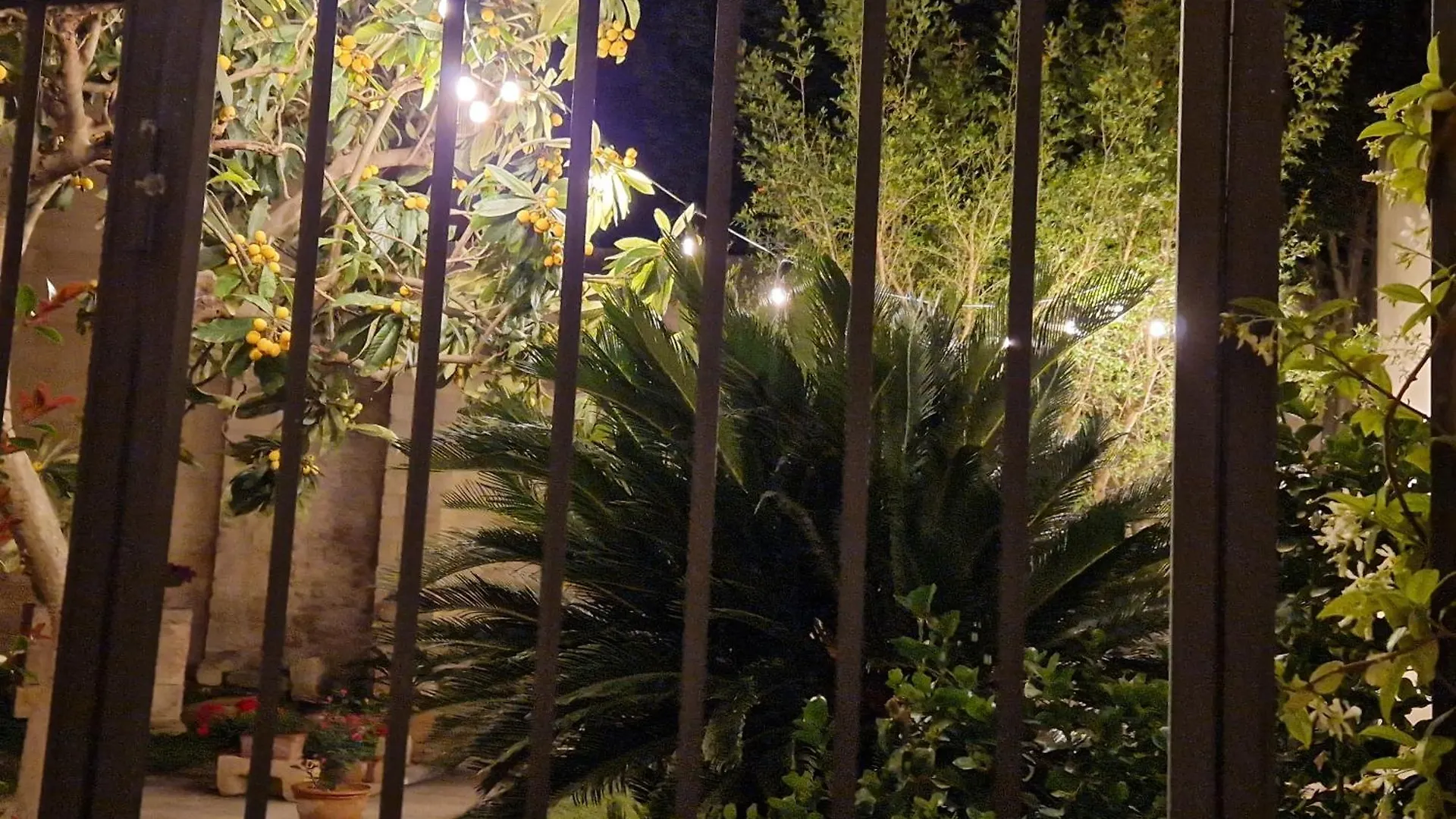 Al Centro Di Lecce Appartamento Le Due Rose-Con Patio Privato 0*,  Italy